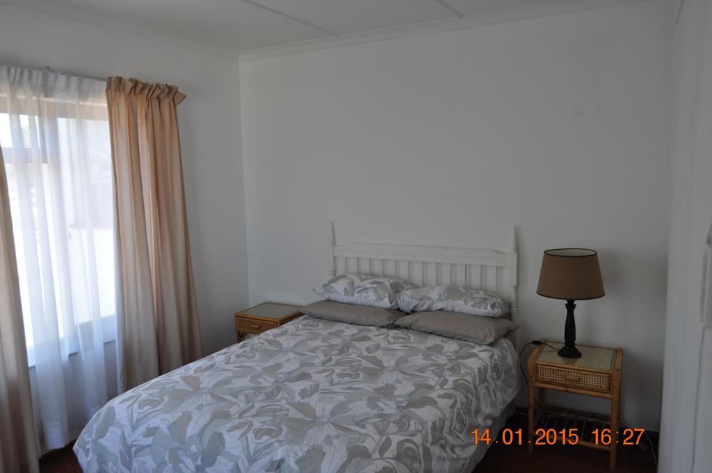 Backpacker Apartments Plettenberg Bay Quarto foto