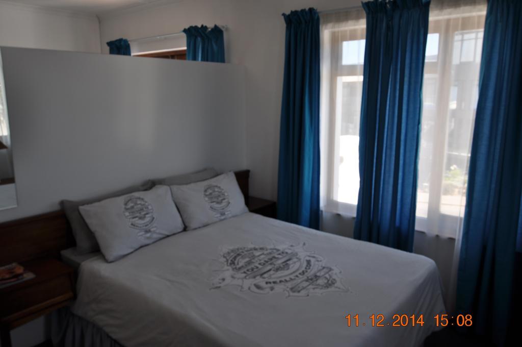 Backpacker Apartments Plettenberg Bay Quarto foto