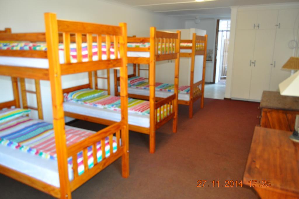 Backpacker Apartments Plettenberg Bay Quarto foto