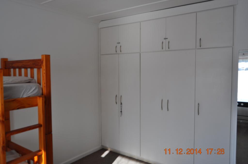 Backpacker Apartments Plettenberg Bay Quarto foto