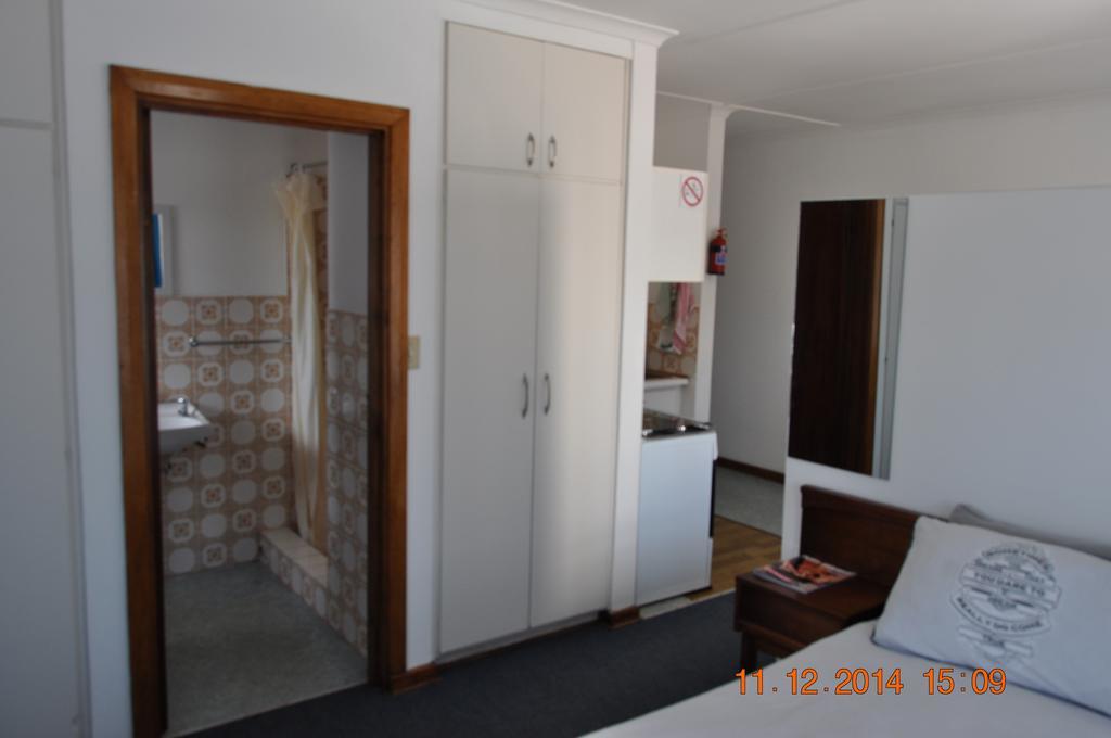 Backpacker Apartments Plettenberg Bay Quarto foto